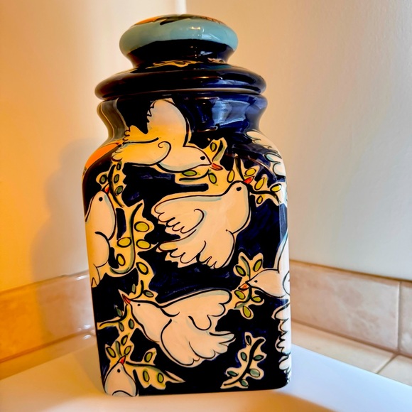 4 Side Ceramic Cookie Jar HandMade Doves Etc. Studio Artist Signed Fiona Collins - Picture 3 of 12